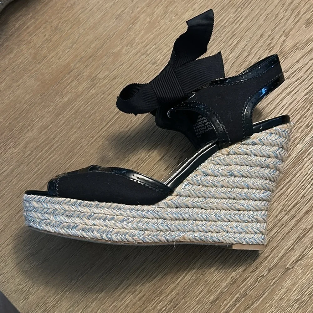 White House Black Market size 9 open toe Tipton wedge heel